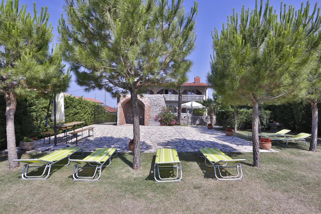 Casa Oasa -Accommodation , Pizzeria & Bar Marezige Exterior foto