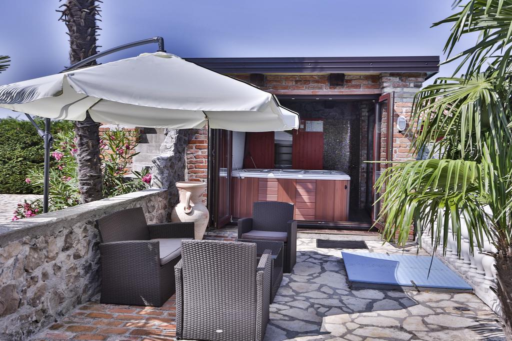 Casa Oasa -Accommodation , Pizzeria & Bar Marezige Exterior foto